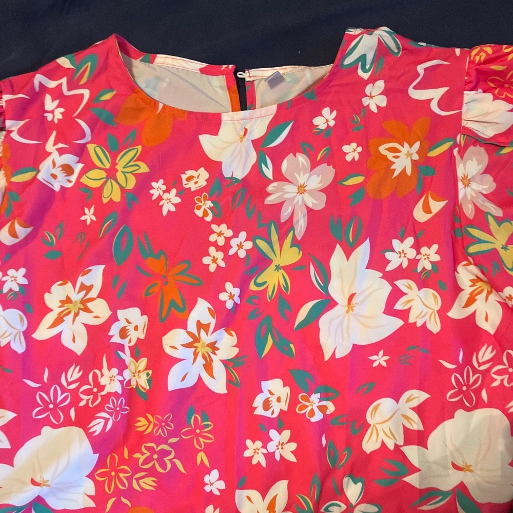 Beautiful Hawaiian look feather weight blouse, lovely shade of hot pink